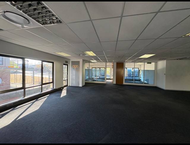 347M² OFFICE TO LET IN MAGALIESSIG